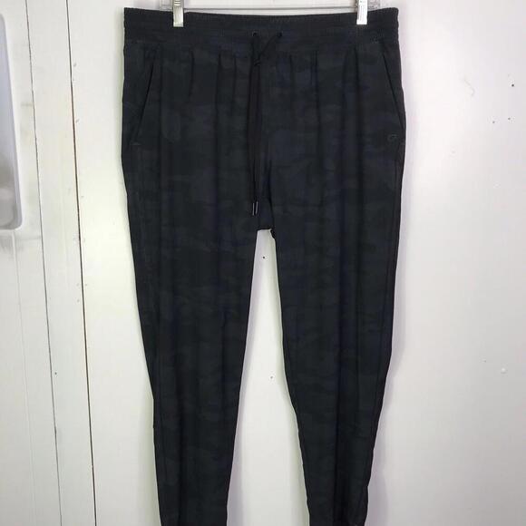 Gap Fit Pants Womens Large Camo Joggers Pull On Athleisure Workout Lounge - Picture 2 of 8